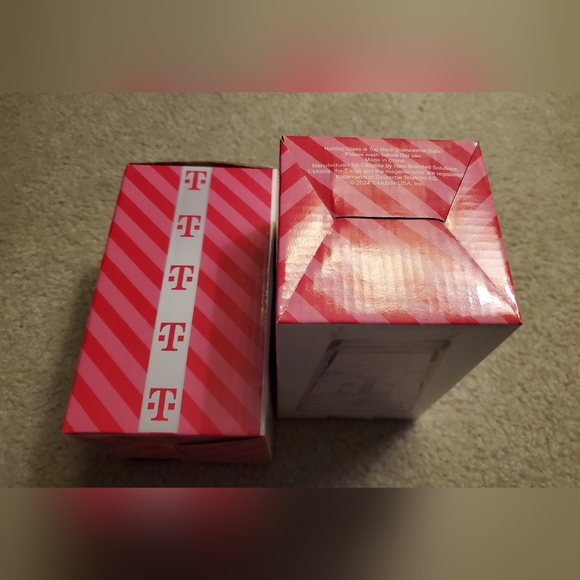 NEW T-Mobile Set of 2 Holiday Snowflake Winter Scene Pint Glass Tumblers NIB - Picture 12 of 16